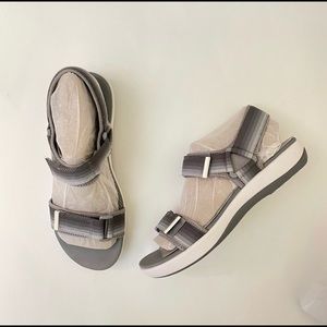 Clarks Cloudsteppers sandals